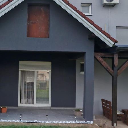 Apartmani Tea I Toni Gradiste Екстериор снимка