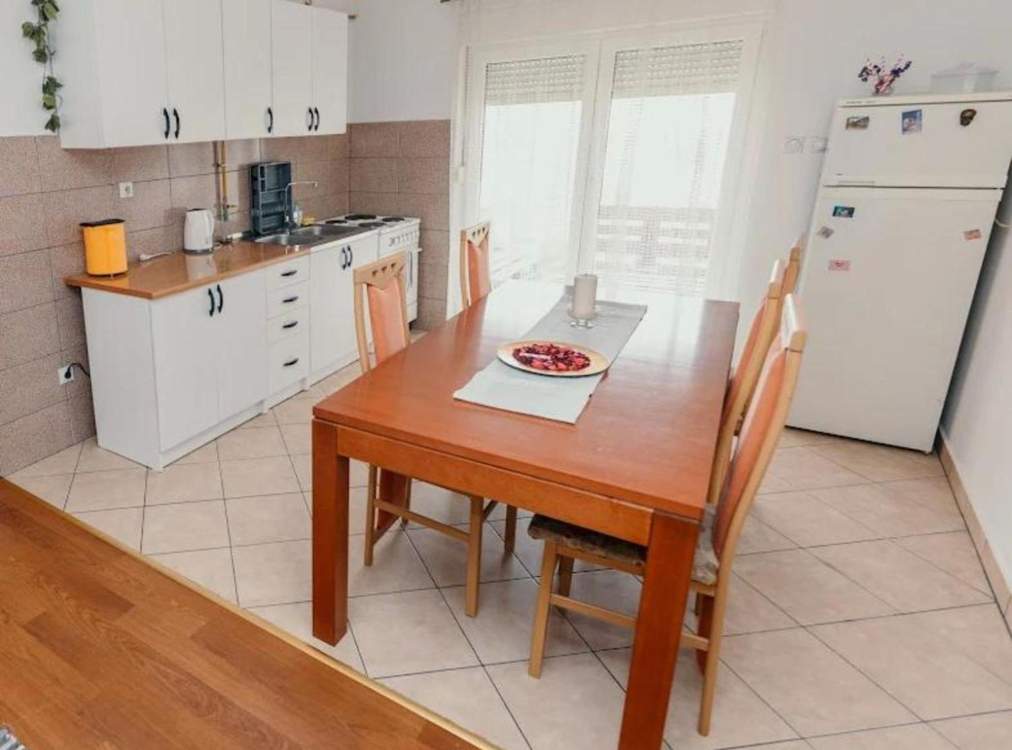 Apartmani Tea I Toni Gradiste Екстериор снимка