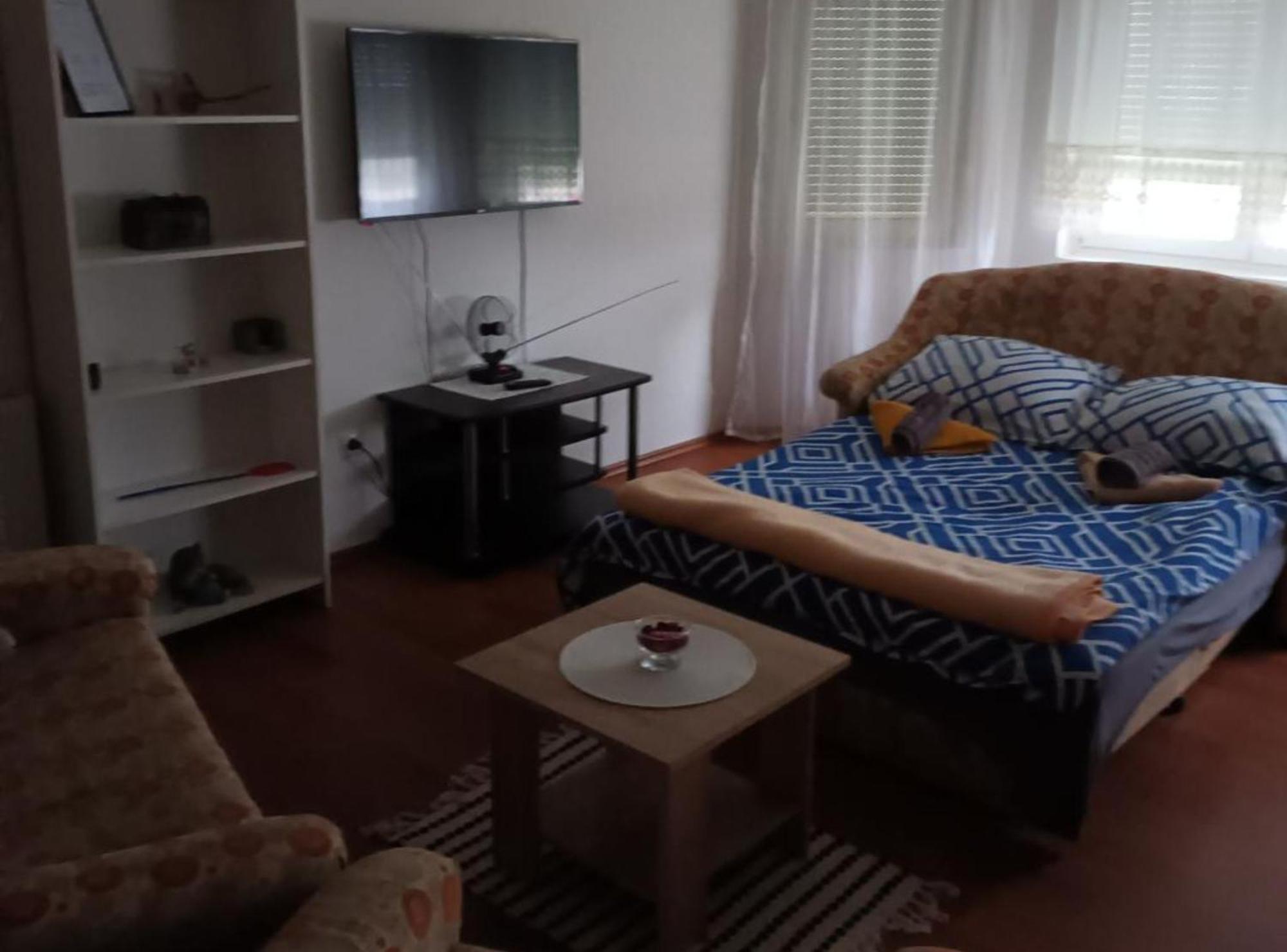 Apartmani Tea I Toni Gradiste Екстериор снимка