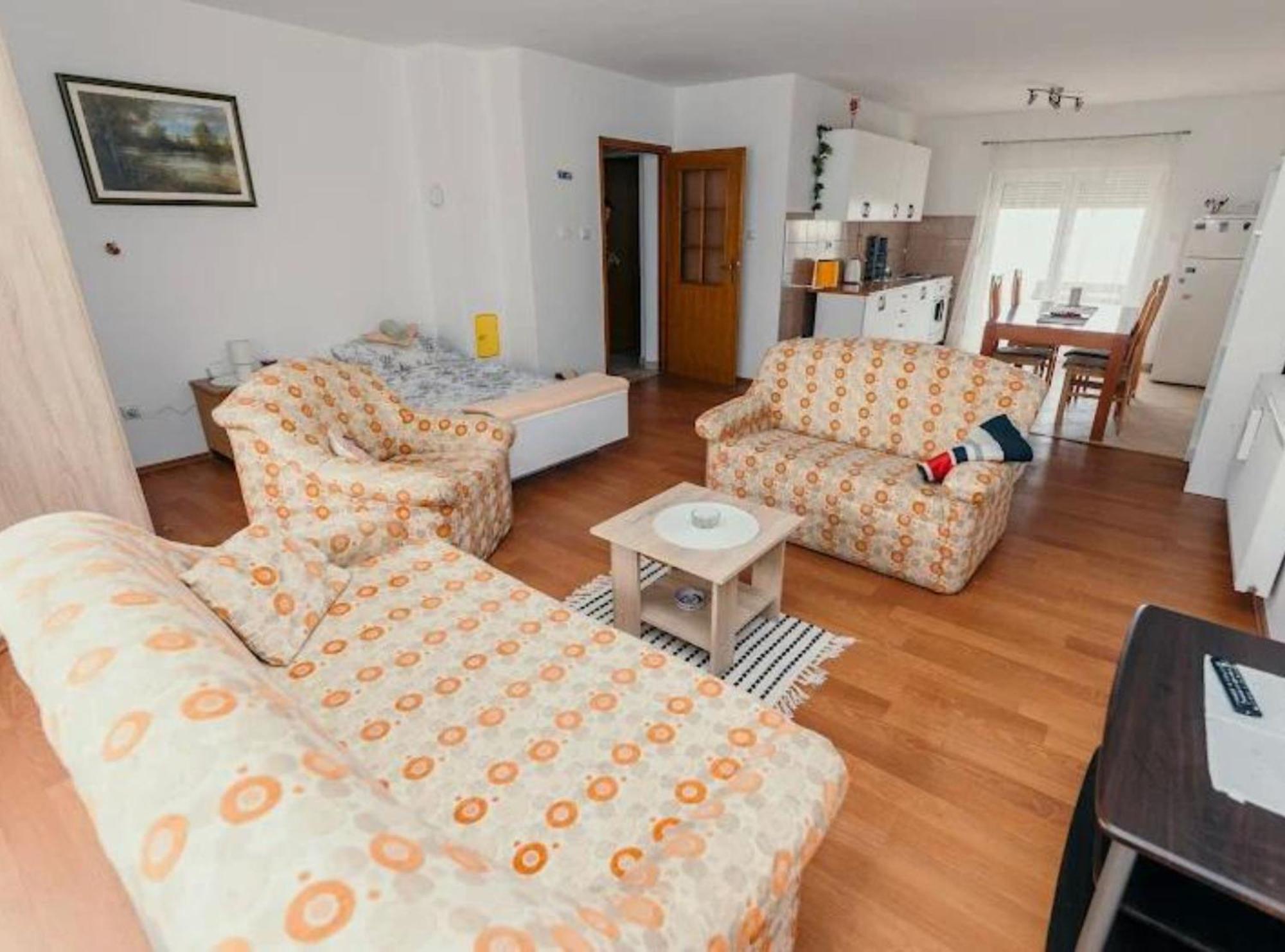 Apartmani Tea I Toni Gradiste Екстериор снимка