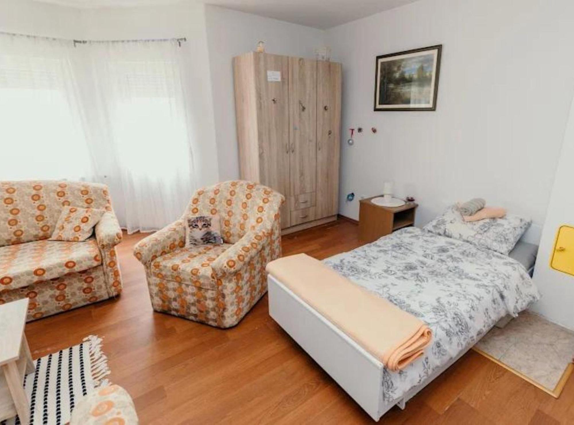 Apartmani Tea I Toni Gradiste Екстериор снимка