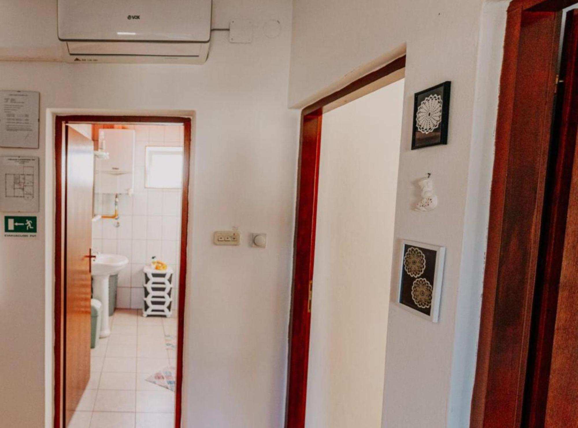Apartmani Tea I Toni Gradiste Екстериор снимка
