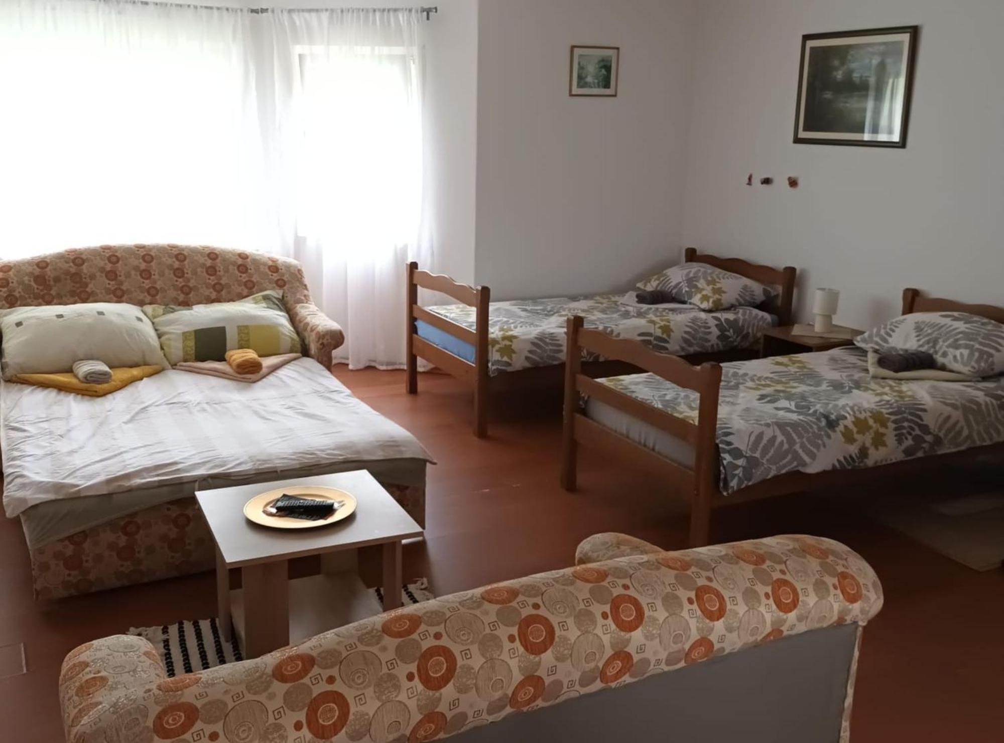 Apartmani Tea I Toni Gradiste Екстериор снимка