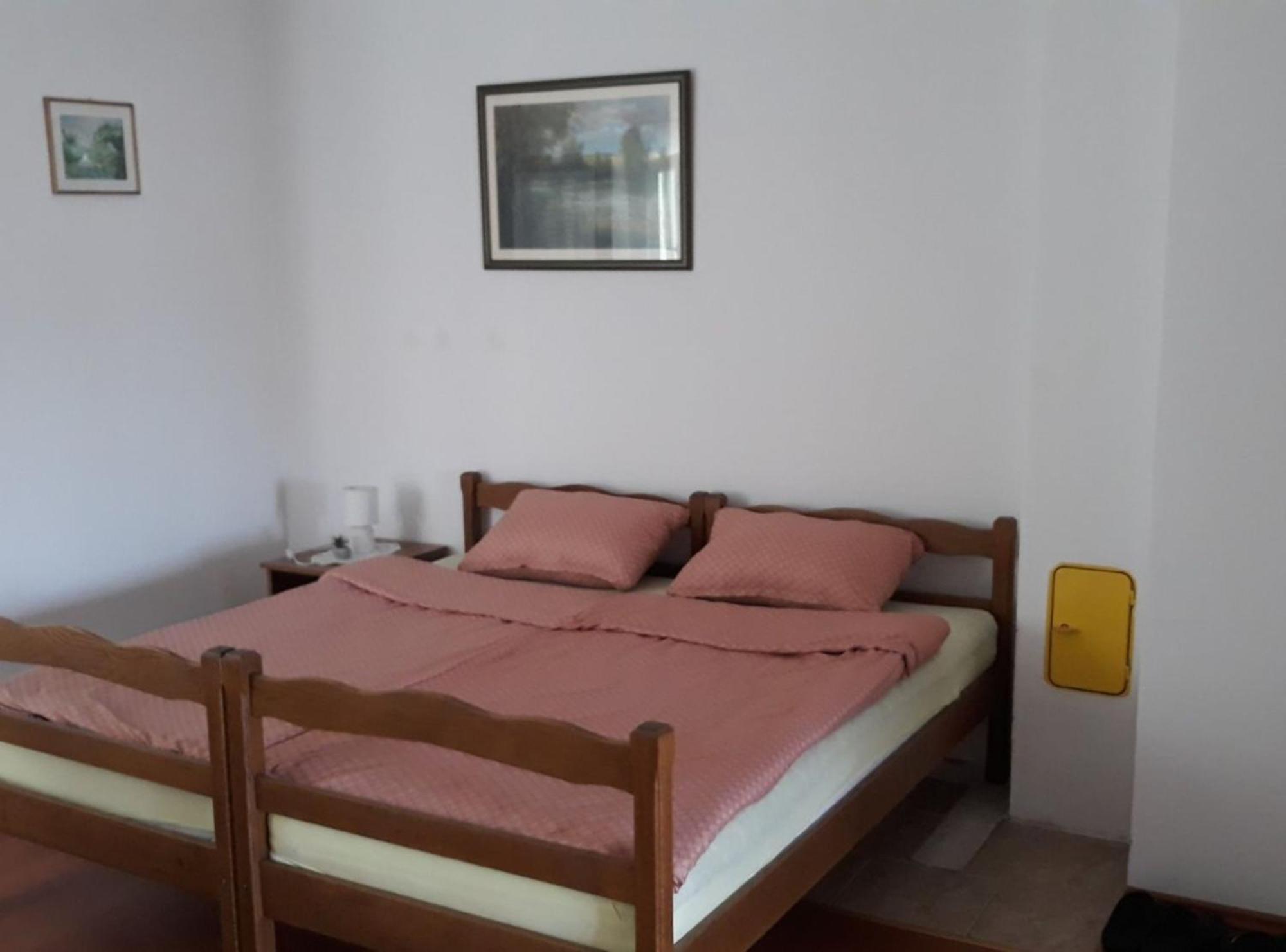 Apartmani Tea I Toni Gradiste Екстериор снимка