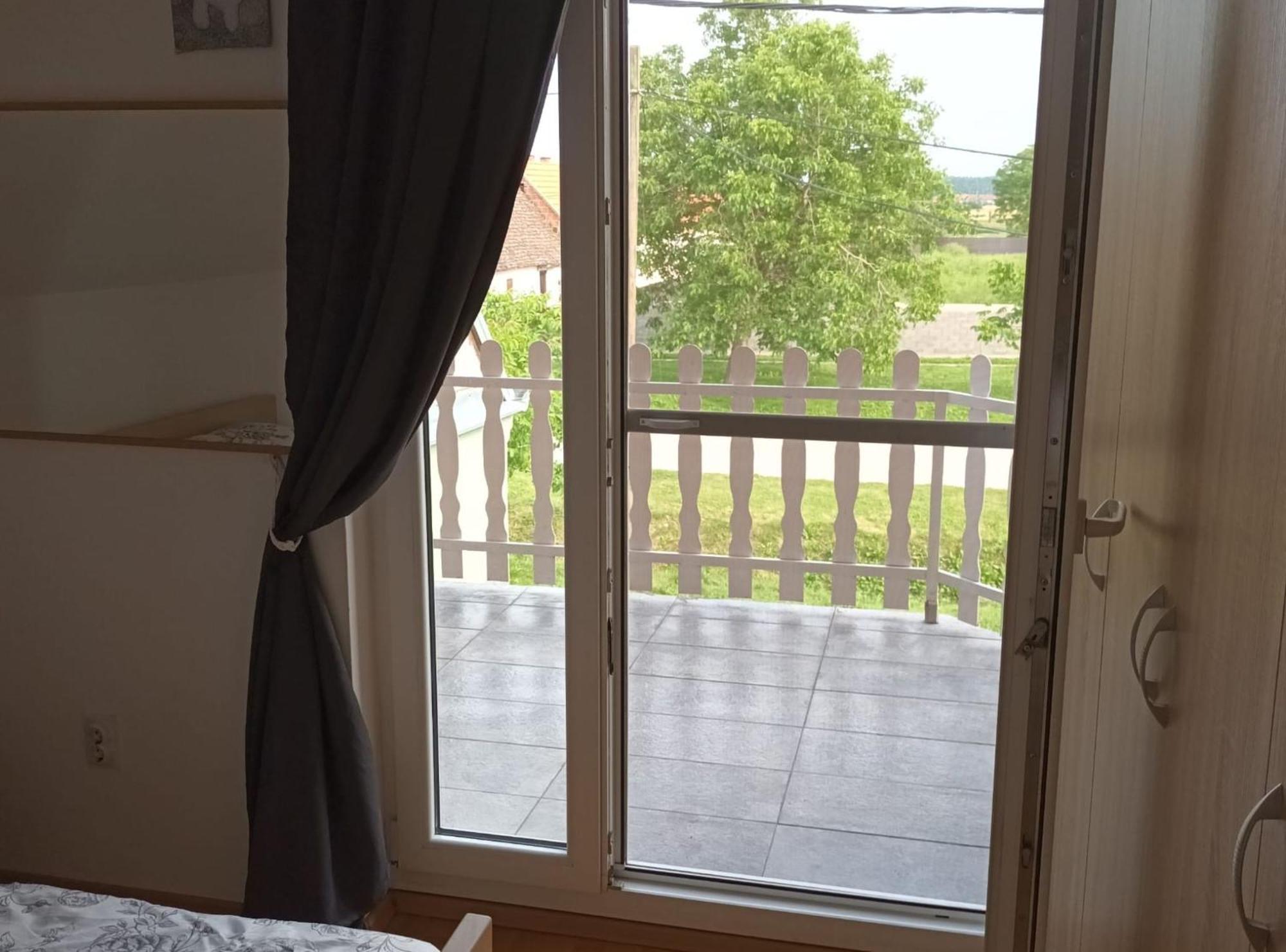 Apartmani Tea I Toni Gradiste Екстериор снимка